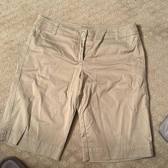 New York & Co shorts. Size 12. Khaki. - Picture 1 of 7